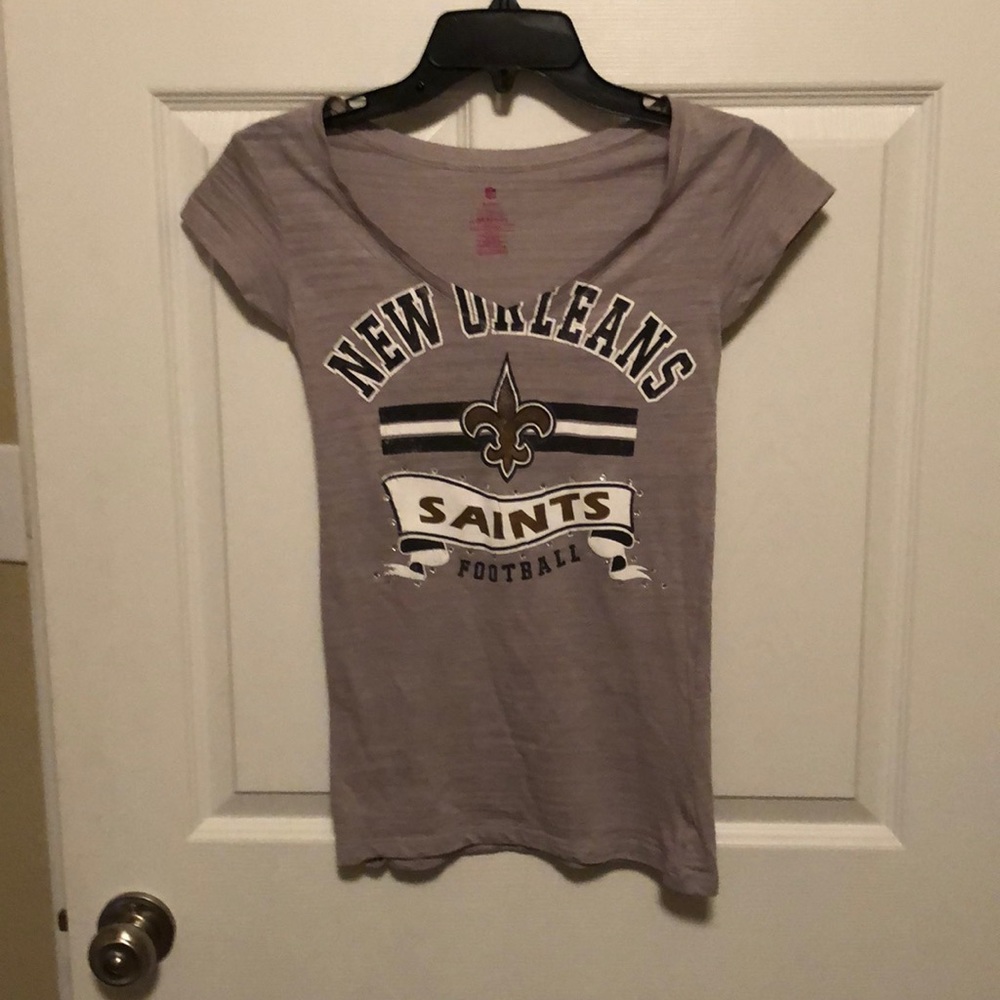 New Orleans Saints shirt.